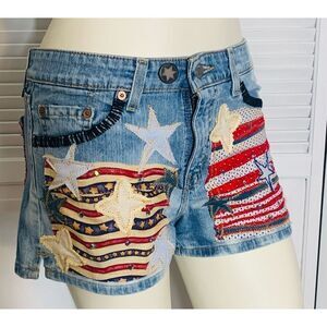 Vintage Y2K Custom‎ Levi’s Patriotic Patchwork Shorts Size 9